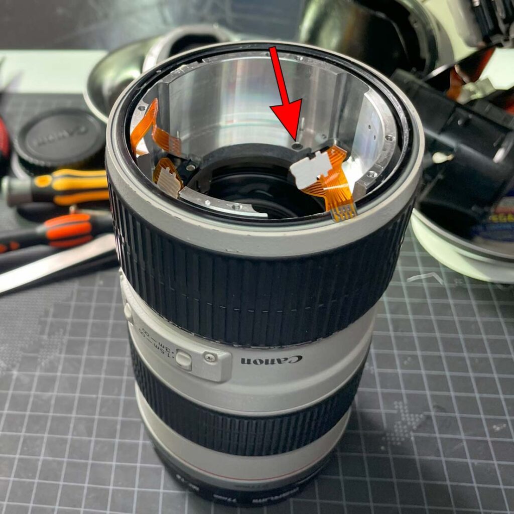 Maintenance of CANON lens EF70-200 f2.8L to prevent rattling of the lens barrel