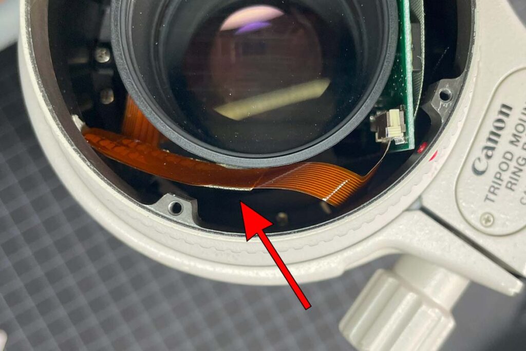 Maintenance of CANON lens EF70-200 f2.8L to prevent rattling of the lens barrel