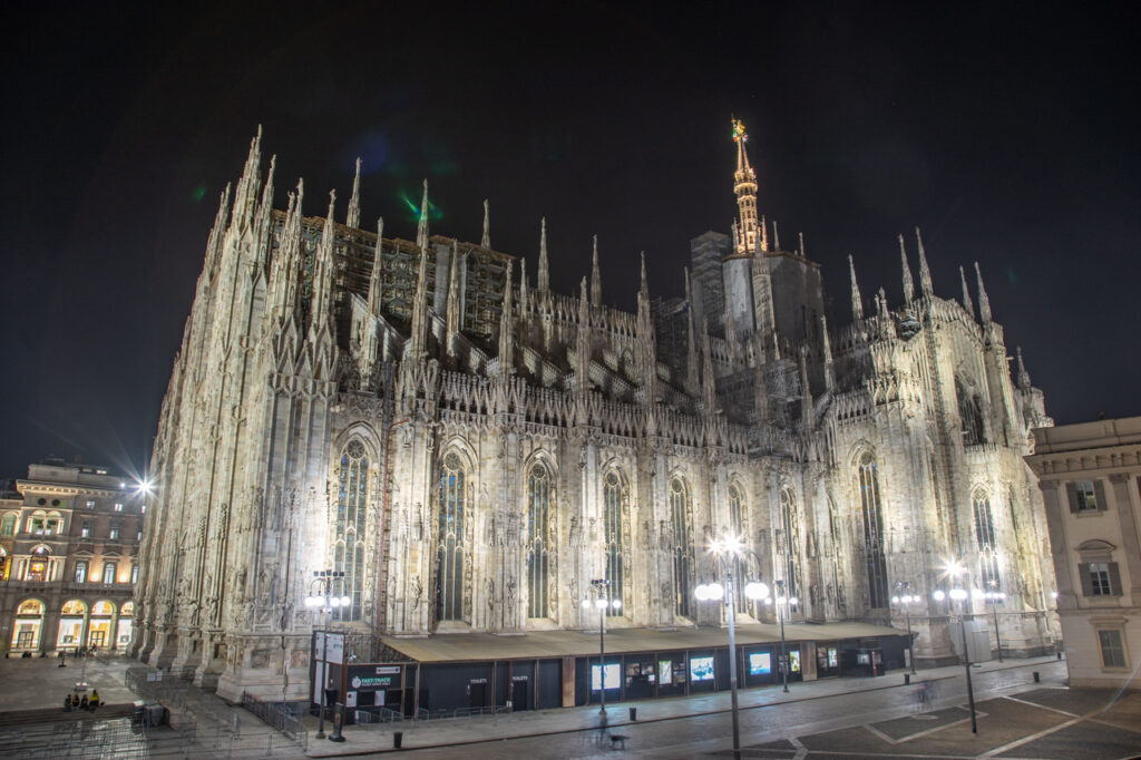 night view of duomo in milan