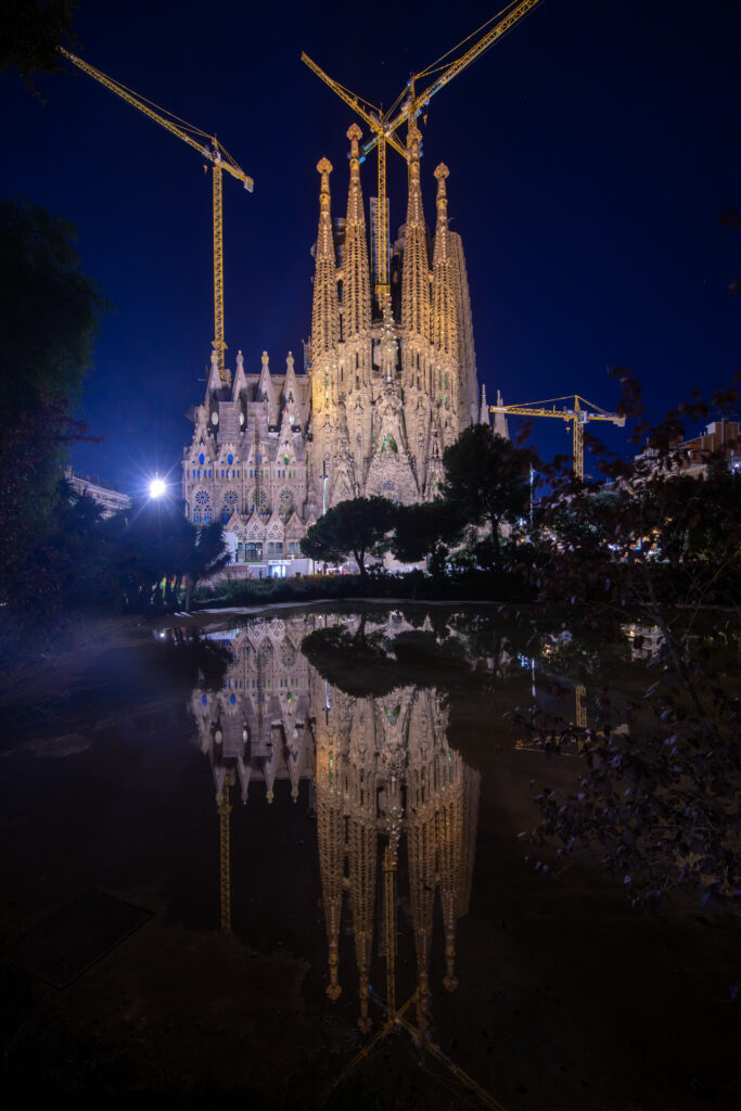 Sagrada Familia、Night view from Gaudi Square