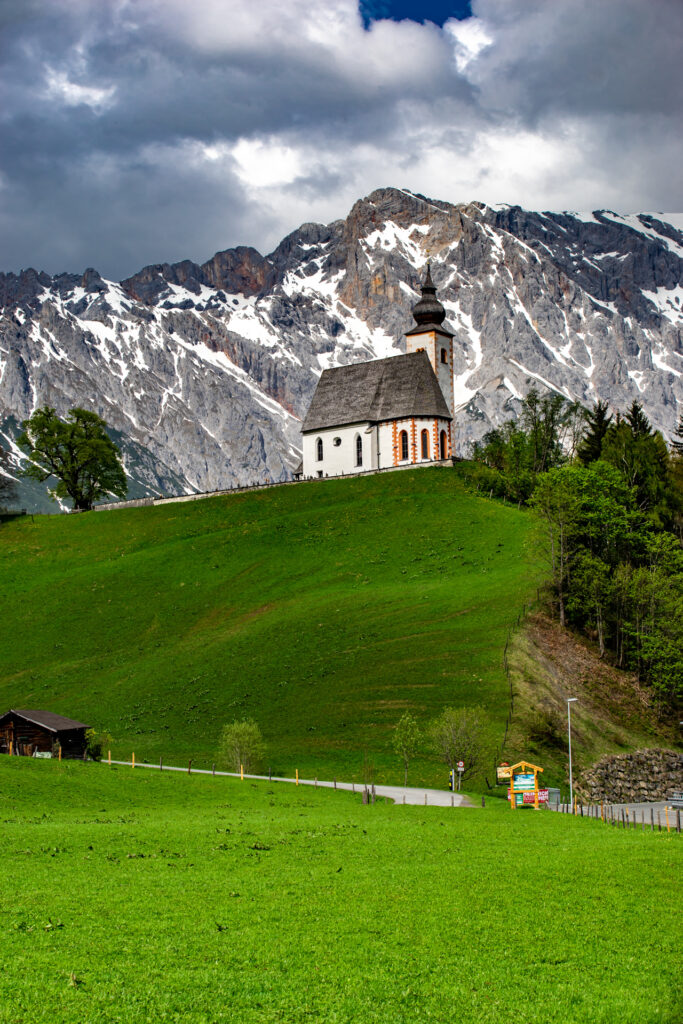 Dorf
The church on the hill ,Pfarrkirche Dienten