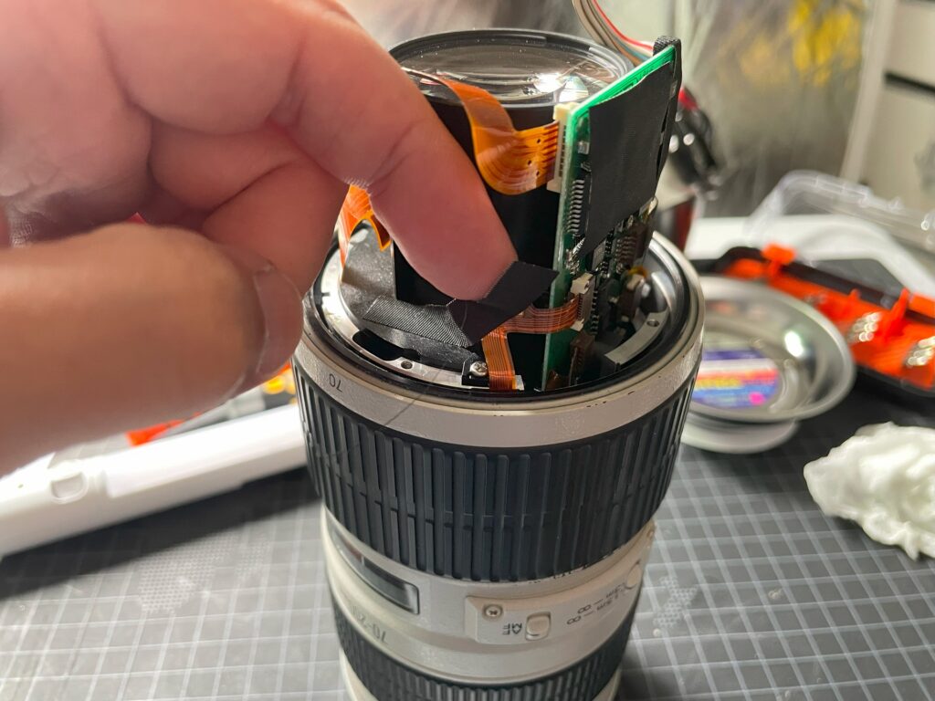 Maintenance of CANON lens EF70-200 f2.8L to prevent rattling of the lens barrel