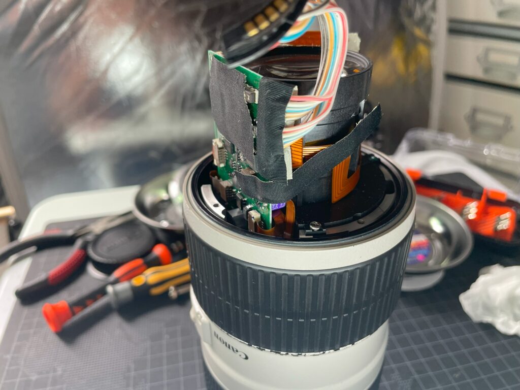 Maintenance of CANON lens EF70-200 f2.8L to prevent rattling of the lens barrel