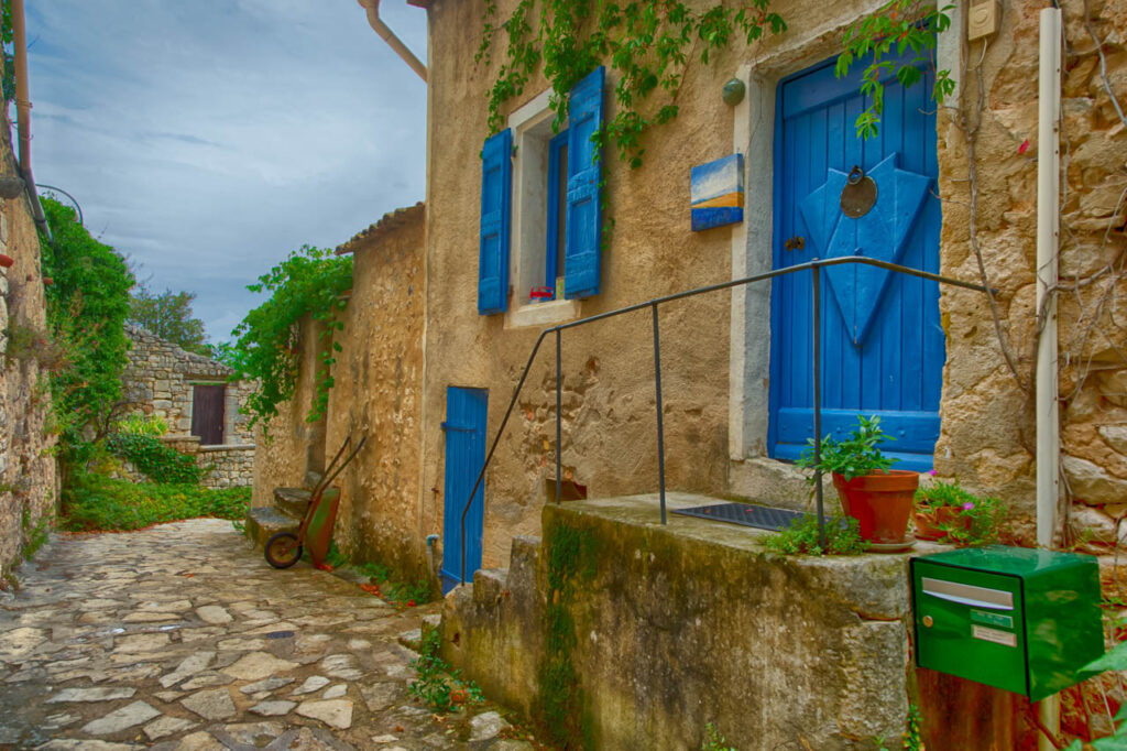 Simiane-la-Rotonde,a small but beautiful village in the south of France