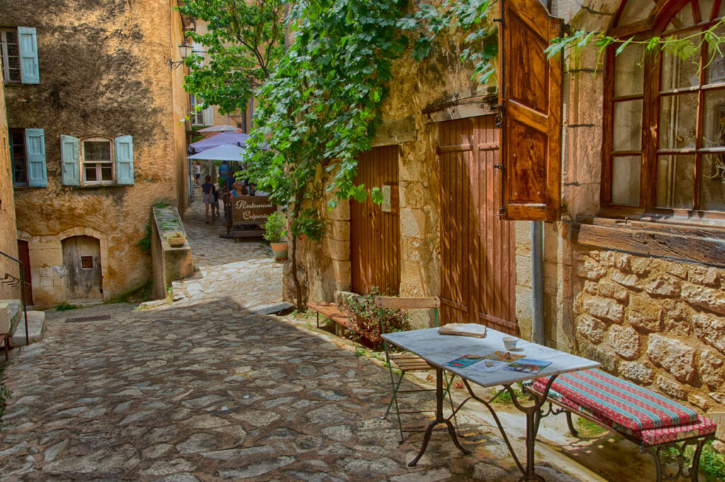 Simiane-la-Rotonde,a small but beautiful village in the south of France