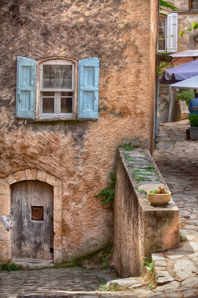 Simiane-la-Rotonde,a small but beautiful village in the south of France