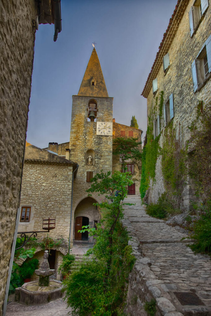 Crestet、a small but beautiful village in the south of France