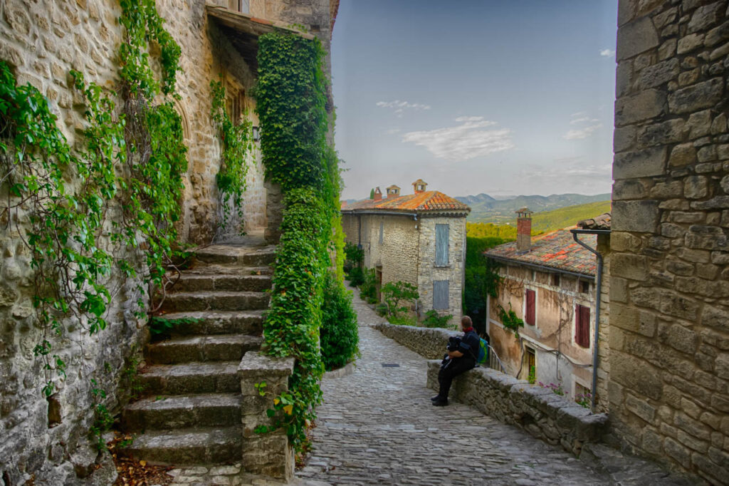 Crestet、a small but beautiful village in the south of France