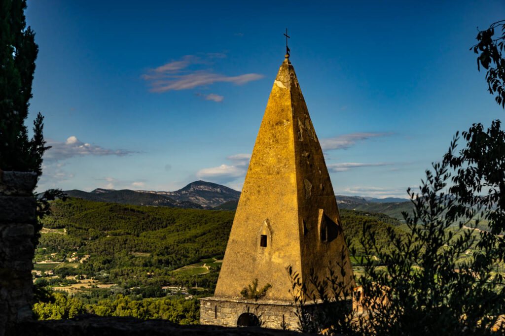 Crestet、a small but beautiful village in the south of France