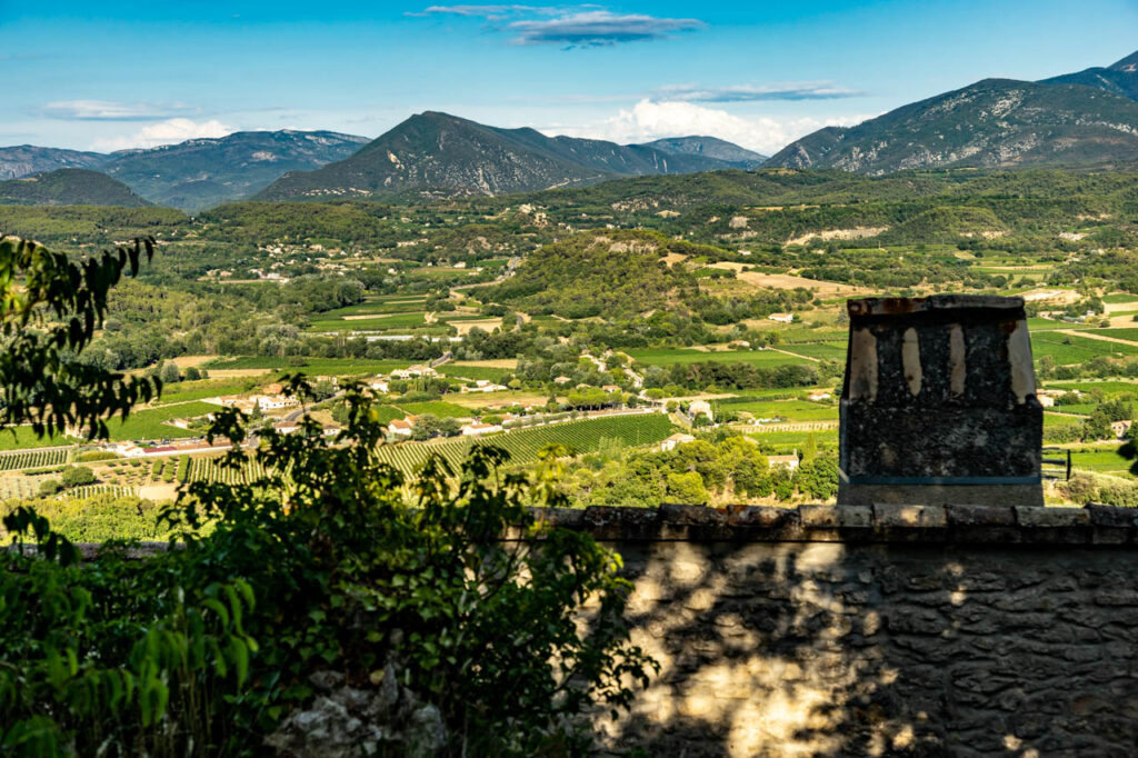 Crestet、a small but beautiful village in the south of France