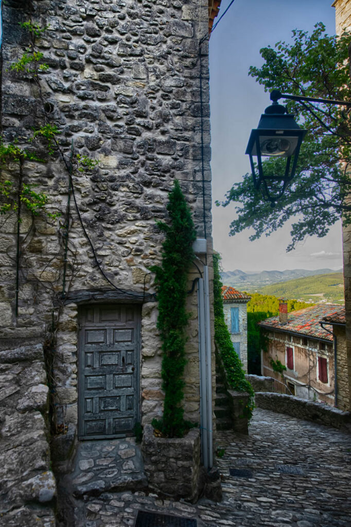 Crestet、a small but beautiful village in the south of France