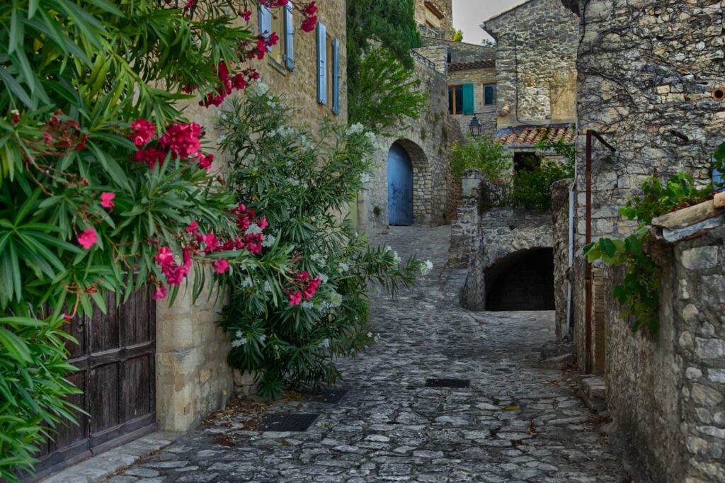 Crestet、a small but beautiful village in the south of France