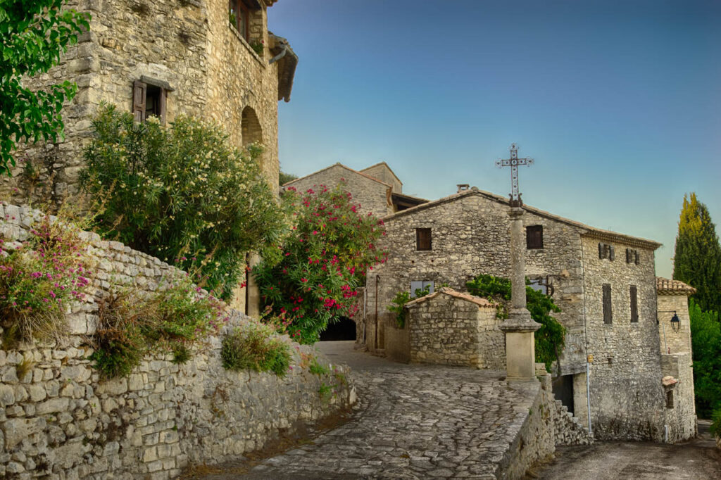 Crestet、a small but beautiful village in the south of France