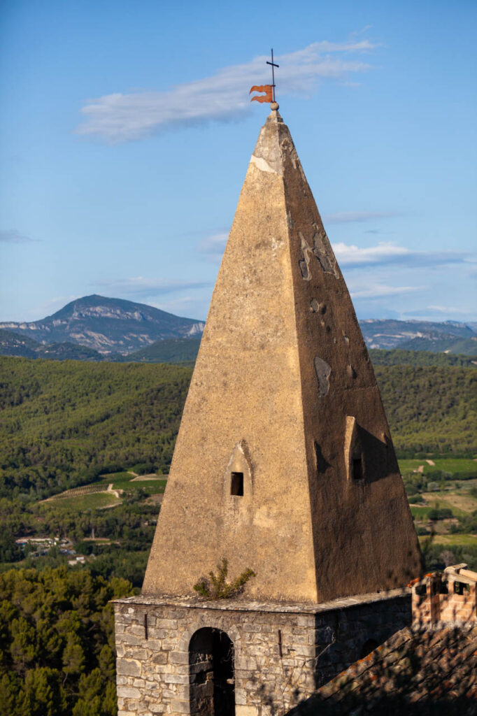 Crestet、a small but beautiful village in the south of France