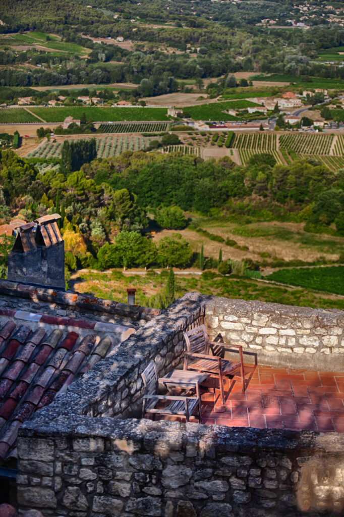 Crestet、a small but beautiful village in the south of France