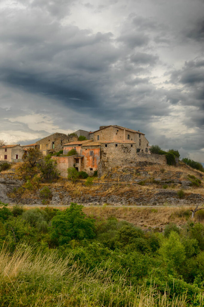 Le Rocher, Ongles